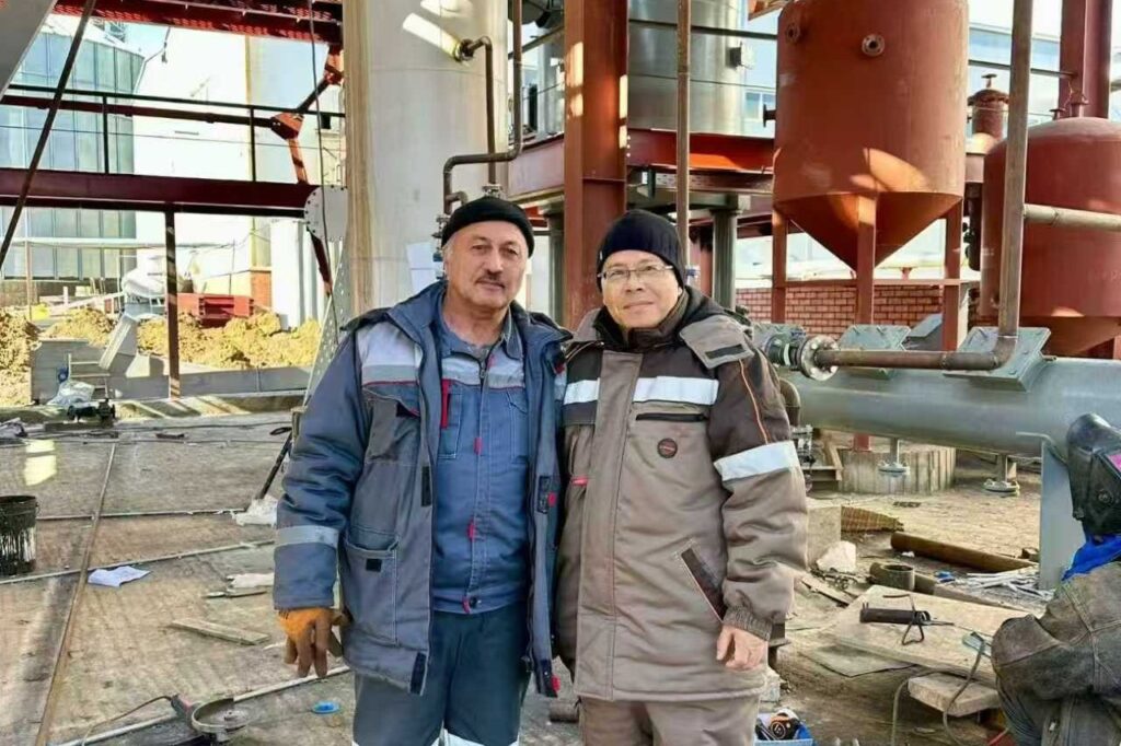 Technicians on site in front of the installed steel structure